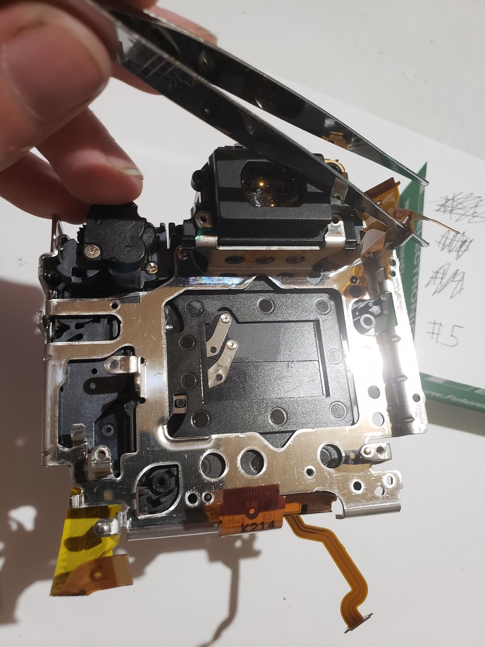 internal components of a DSLR camera