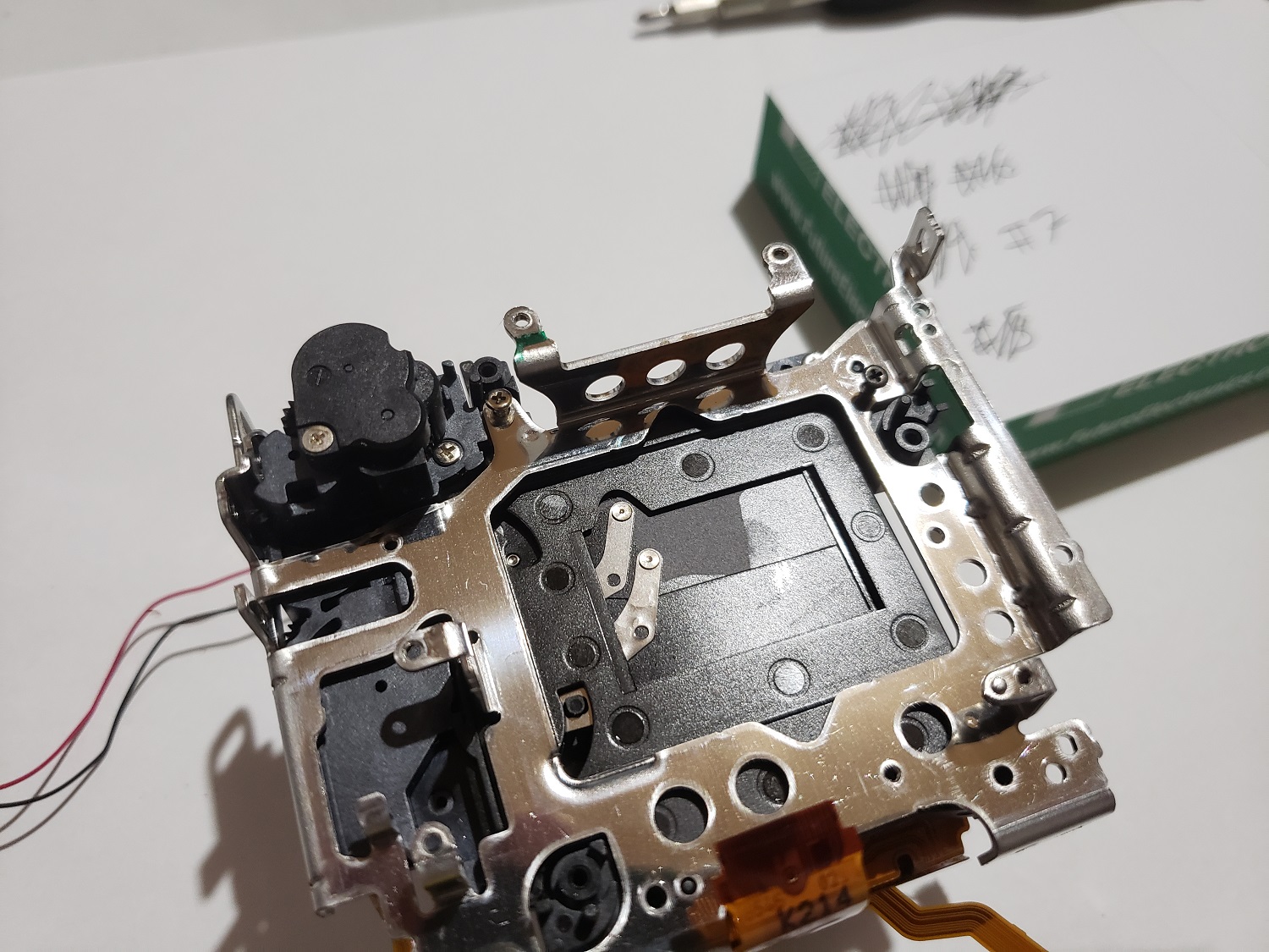 internal components of a DSLR camera